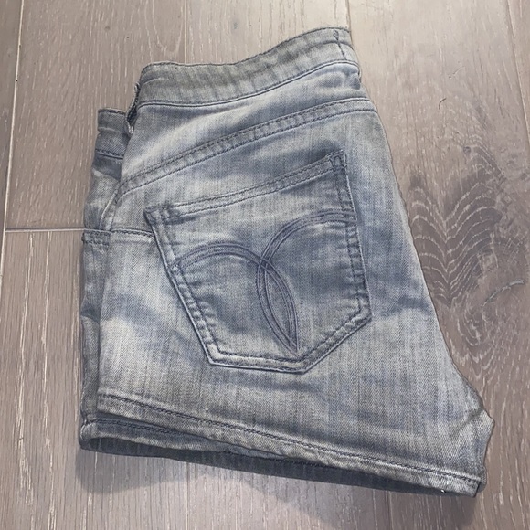 Fiorucci low waisted jean shorts - Picture 2 of 5